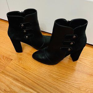 White House Black Market - Leather & Suede Contrast Ankle Booties (black, 7.5)